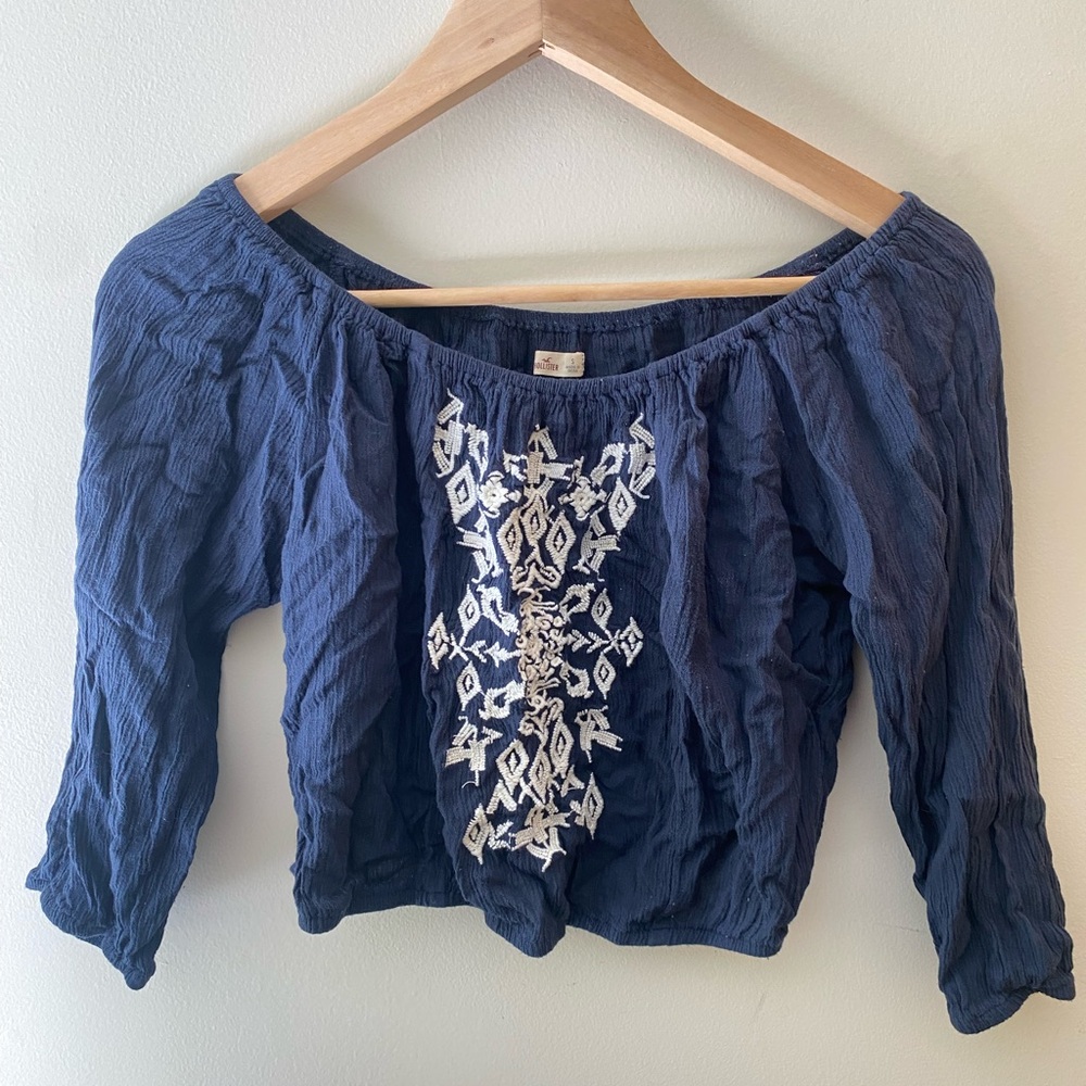 Hollister Off-Shoulder Crop Too